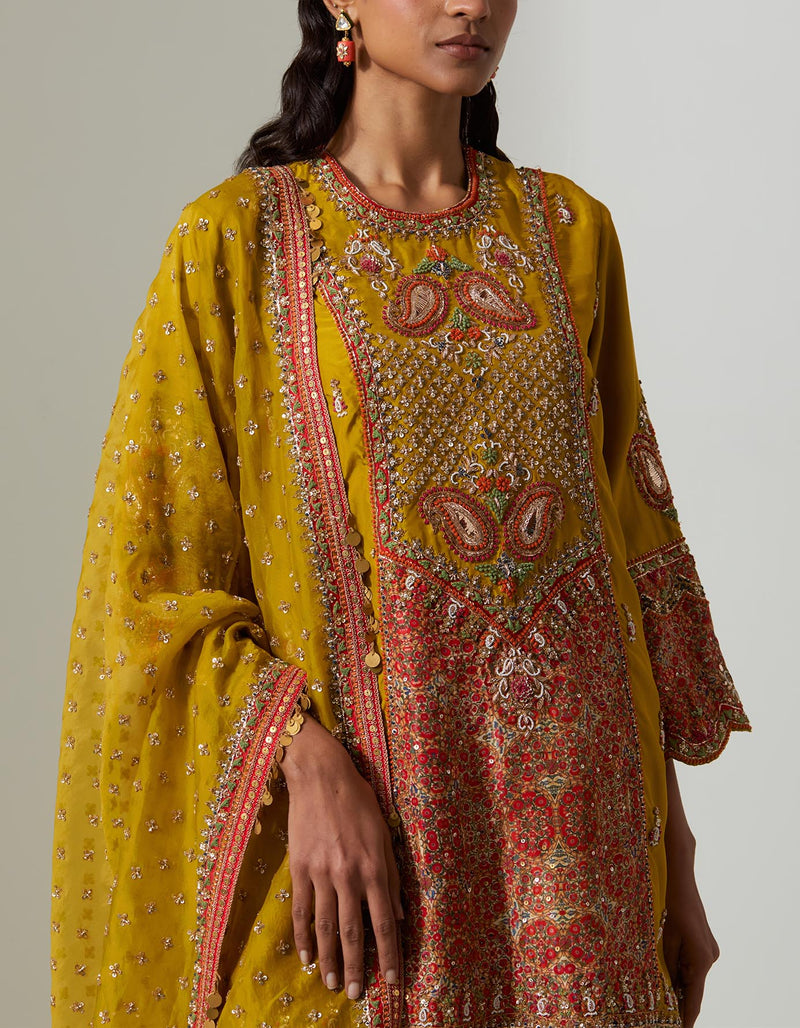 Mustard Chota Ambi Cheetah Kurta Set